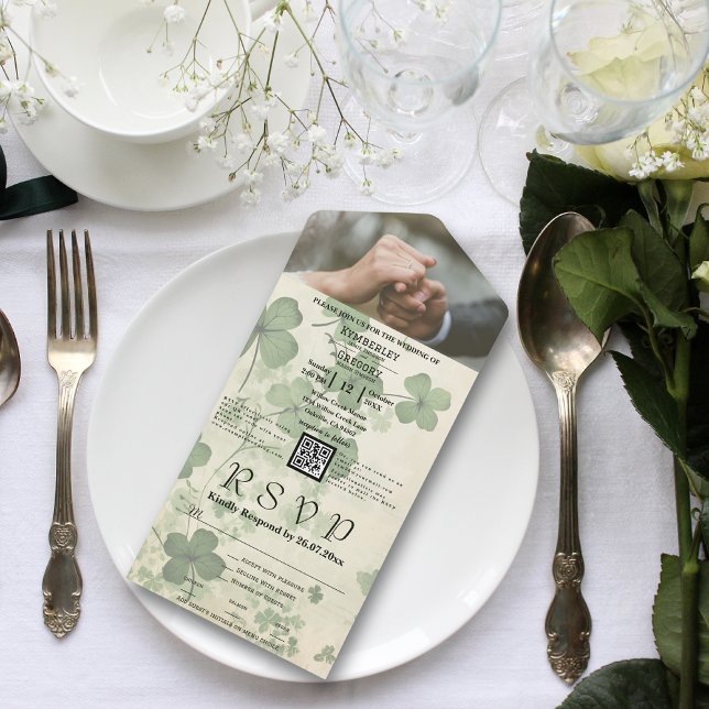 Invitation Tout En Un Lucky Green Shamrock sur Cream QR Code Photo (Créateur téléchargé)