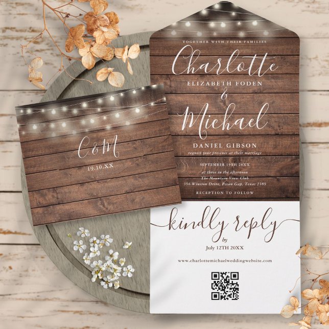 Invitation Tout En Un Lumières de Chaîne Rustiques Code QR Monogramme Ma (Rustic String Lights QR Code Monogram Wedding All In One Invitation)
