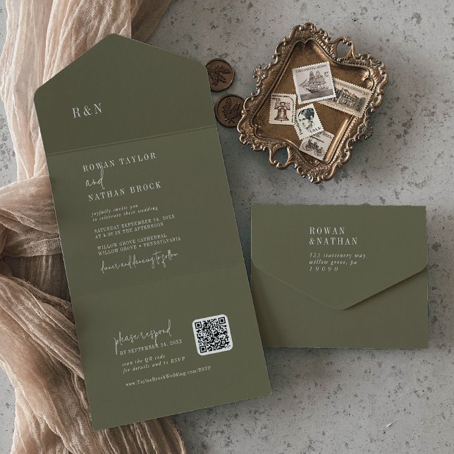 Invitation Tout En Un Mariage chic moderne à monogramme QR vert olive (Créateur téléchargé)