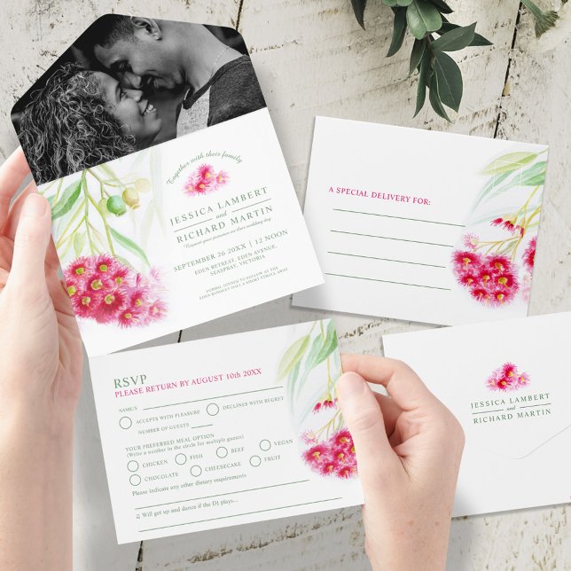 Invitation Tout En Un Mariage d'aquarelle rouge vert eucalyptus (Créateur téléchargé)