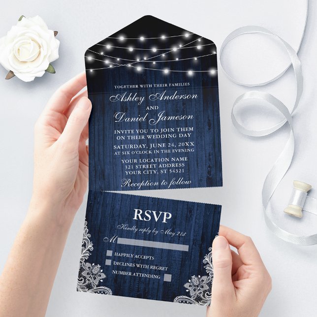 Invitation Tout En Un Mariage de dentelle rustique en bois bleu (All In One Wedding Invitation with tear off RSVP Card)
