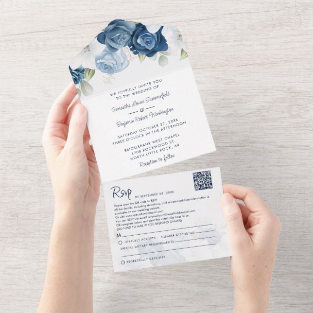Invitation Tout En Un Mariage de script de fleurs botaniques bleues Dust (Déchirure)
