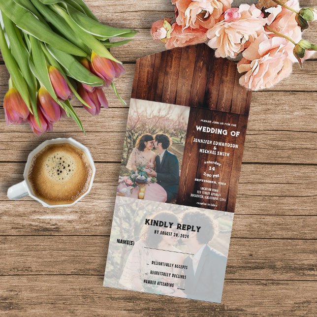 Invitation Tout En Un Mariage photo rustique en bois de grange (Rustic country farmhouse rural photo wedding invitation and RSVP card in one.)