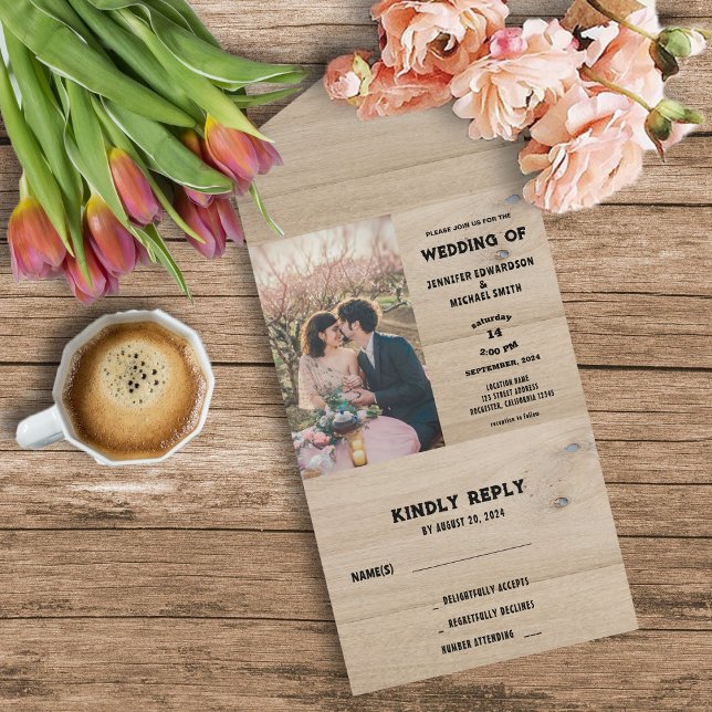 Invitation Tout En Un Mariage photo rustique en bois de grange (Rustic barn wood photo country wedding all in one invitation. Invitation and RSVP in one.)