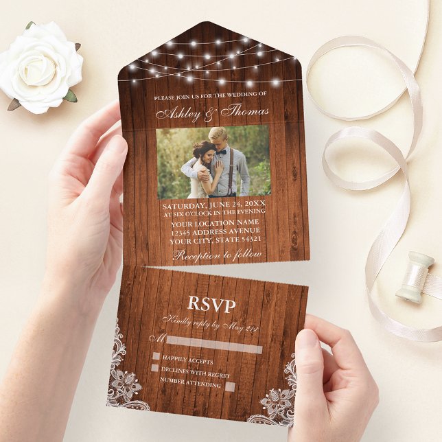 Invitation Tout En Un Mariage rustique Bois Chaîne Lumières Dentelle Pho (All In One Wedding Invitation with tear off RSVP Card)