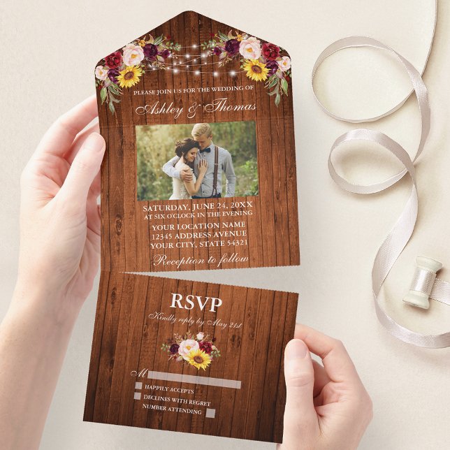 Invitation Tout En Un Mariage rustique Bois Lumières Florales (All In One Wedding Invitation with tear off RSVP Card)