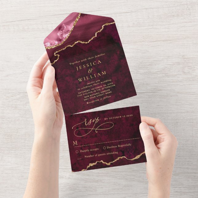 Invitation Tout En Un Moderne Golden Burgundy Marble Agate Mariage (Déchirure)