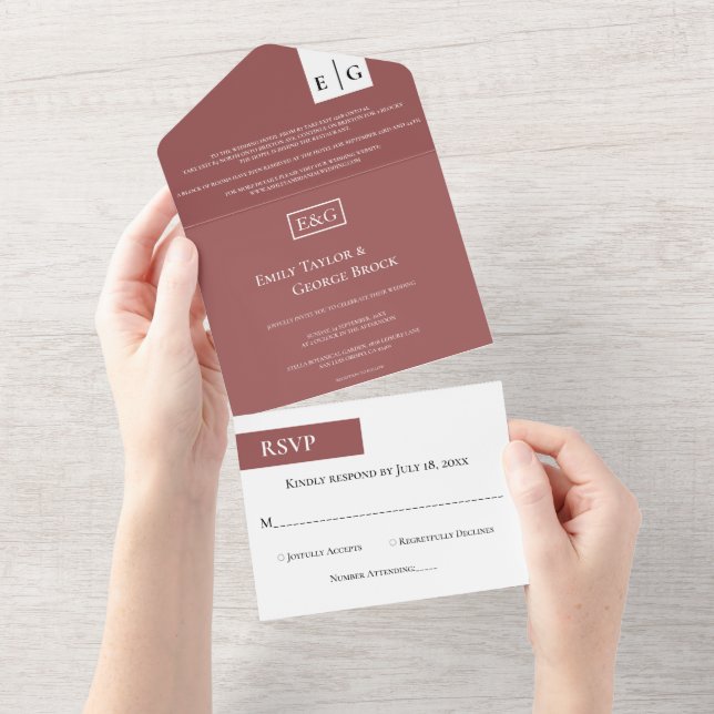 Invitation Tout En Un Moins Chic Bourgogne Monogramme Mariage de typogra (Déchirure)