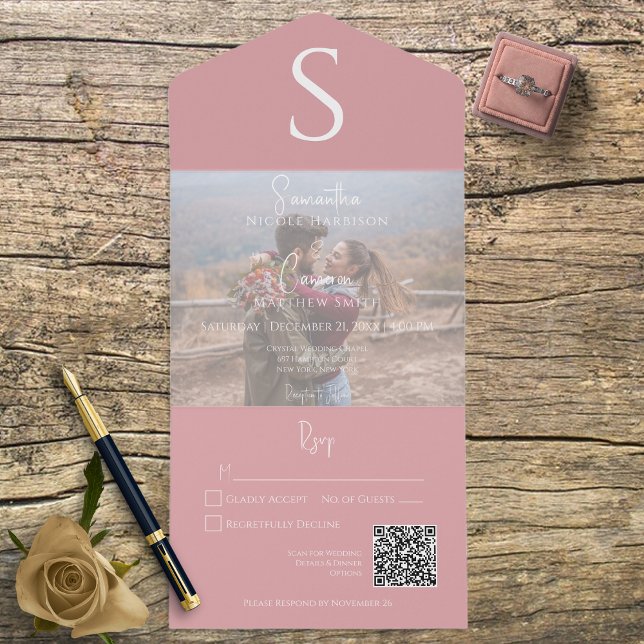 Invitation Tout En Un Monogramme Photo moderne Dusty rose QR Code (Créateur téléchargé)