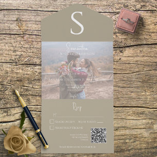 Invitation Tout En Un Monogramme Photo moderne Khaki Tan QR Code