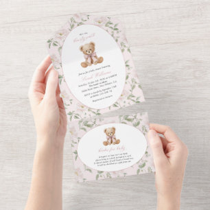 Invitation Tout En Un Nounours rose, noeud papillon rose, fleurs roses,