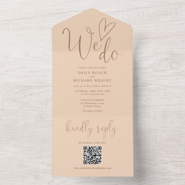 Invitation Tout En Un Nous aimons Coeur QR Code Soft Peach Mariage (À l'intérieur)