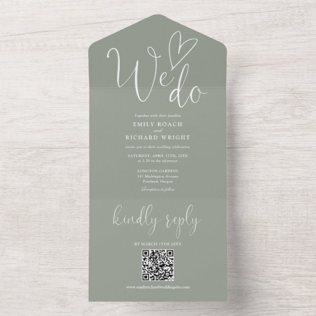 Invitation Tout En Un Nous aimons le code QR de mariage vert sauge (À l'intérieur)