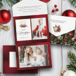 Invitation Tout En Un Photo classique de Noël Floral Crest<br><div class="desc">Ce design de vacances élégant et formel mais festif présente une crête florale dorée classique dessinée à la main, accentuée par un spray coloré de fleurs de Noël rouges et blanches et de verdures. Ce modèle personnalisé comprend des champs de texte modifiables et des modèles photo ainsi que des graphiques...</div>