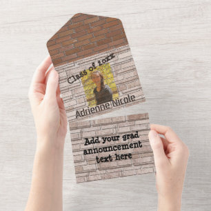 Invitation Tout En Un Photo de graffiti de promo sur un mur de briques u