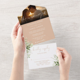 Invitation Tout En Un Photo de mariage floral verdoyant écriture Tan
