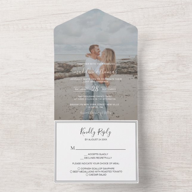 Invitation Tout En Un Photo RSVP Mariage moderne en noir et blanc (À l'intérieur)