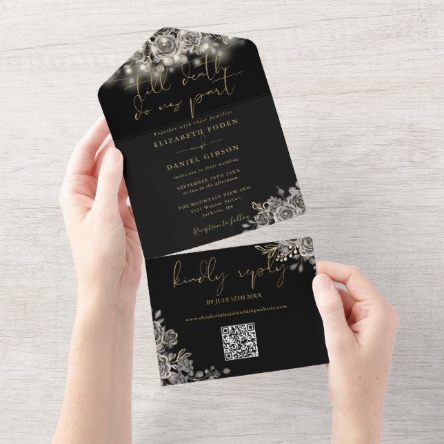 Invitation Tout En Un Roses gothiques Noir et Or Lights QR Code Mariage (Déchirure)