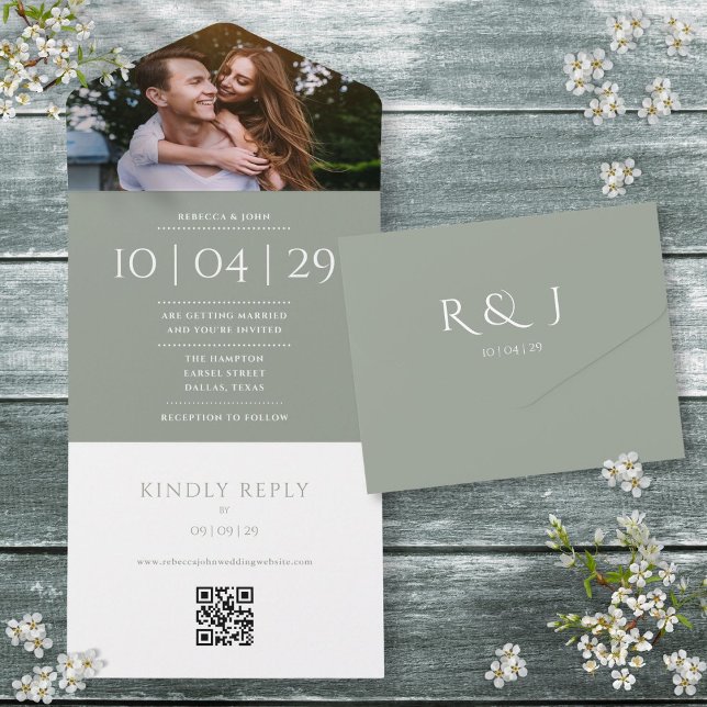 Invitation Tout En Un Sage Green Monogramme QR Code Mariage photo Date (Sage Green Monogram QR Code Photo Wedding Date All In One Invitation)
