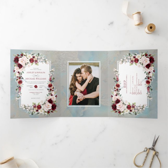 Invitation Trois Volets Bleu Dusty Burgundy Blush Floral Photo (Intérieur)