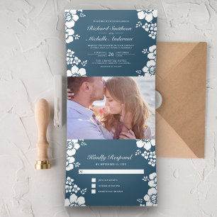 Invitation Trois Volets Bleu Poussiéreux Fleurs Blanches Tenue de Mariage 