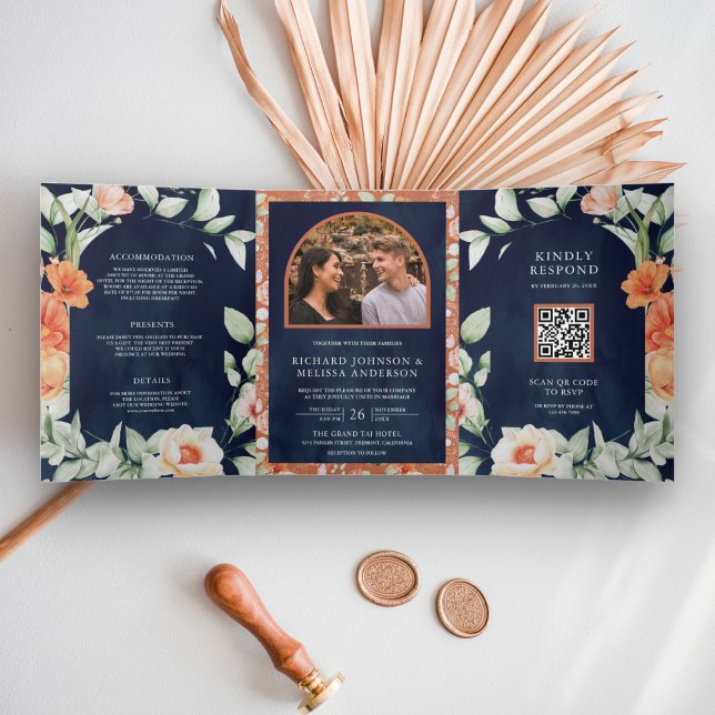 Invitation Trois Volets Boho Arch Earthy Floral Navy Blue QR Code Mariage (Créateur téléchargé)