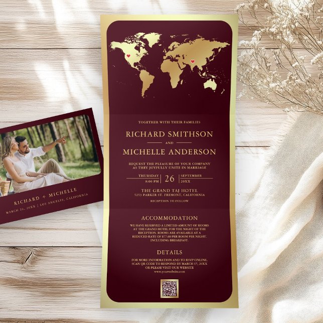 Invitation Trois Volets Burgundy Gold World Map QR Code Photo Wedding (Créateur téléchargé)