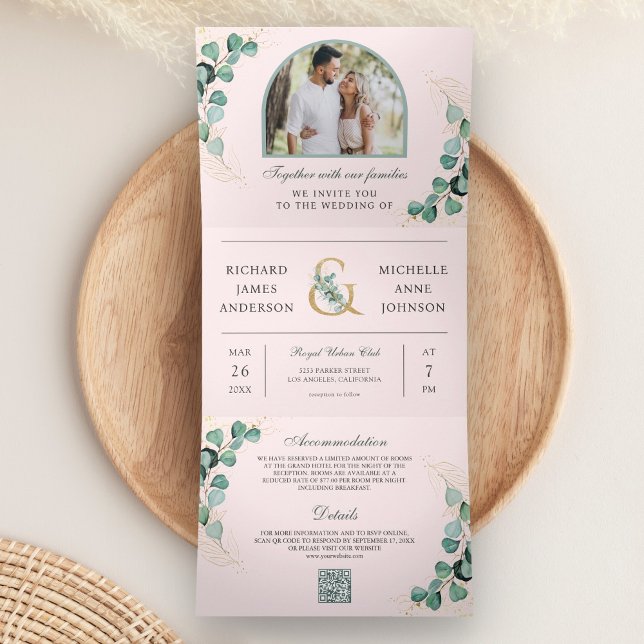 Invitation Trois Volets Code QR de mariage avec arche en eucalyptus rose b (Créateur téléchargé)