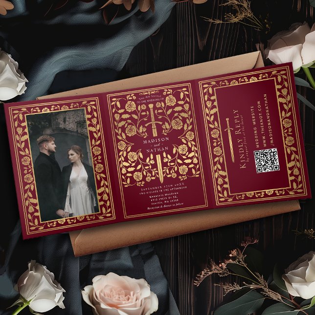 Invitation Trois Volets Code QR du Mariage d'épée médiévale rouge (Créateur téléchargé)