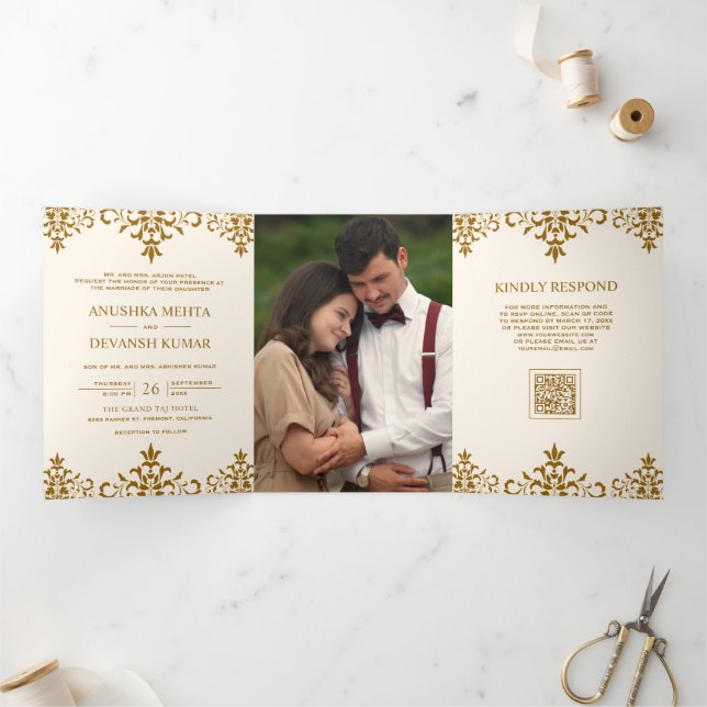 Invitation Trois Volets Code QR Ethnique Mariage Indien Damassé Marron Ivo (Intérieur)