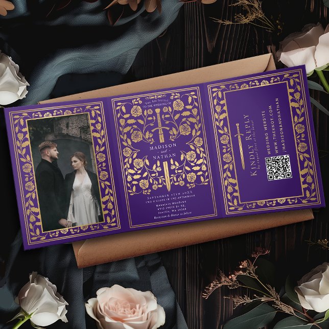 Invitation Trois Volets Code QR Mariage d'épée médiévale violette (Créateur téléchargé)