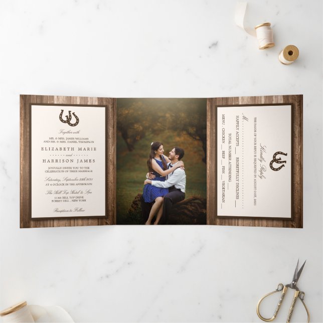 Invitation Trois Volets Country Rustic Horseshoe & Brown Wood Mariage (Intérieur)