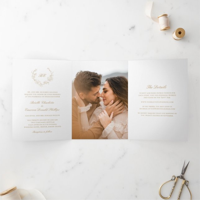 Invitation Trois Volets Couronne d'or Monogramme Élégant Mariage (Intérieur)
