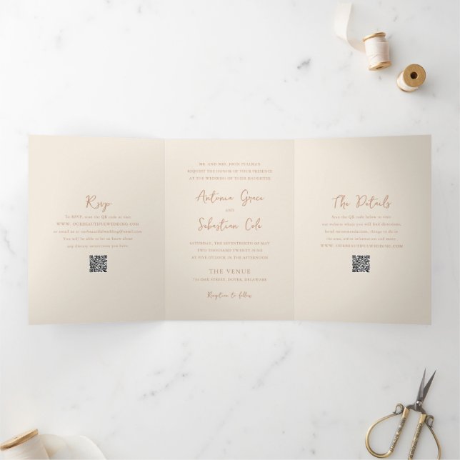 Invitation Trois Volets Élégant Mariage Neutre Terreux Code QR Moderne (Intérieur)