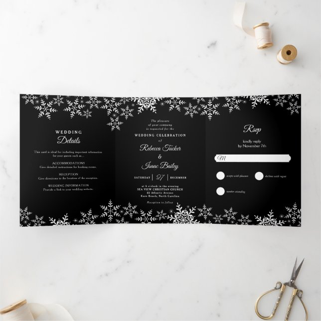 Invitation Trois Volets Élégant Snowflakes Noir & Blanc Mariage d'hiver (Intérieur)