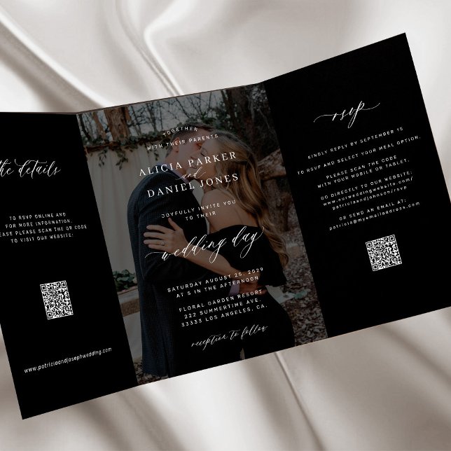 Invitation Trois Volets Elégante photo mariage noir RSVP détails code QR (Créateur téléchargé)