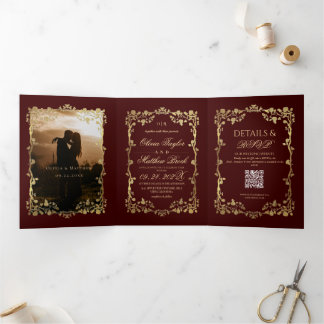 Invitation Trois Volets Élégantes Fleurs de Rose Or Bourgogne Mariage