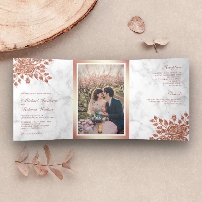 Invitation Trois Volets Faux Rose Gold Feuilles Floral Marbre blanc Mariag (Créateur téléchargé)