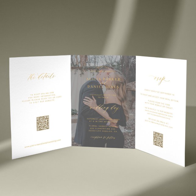 Invitation Trois Volets Gold script photo mariage RSVP détails QR code (Créateur téléchargé)