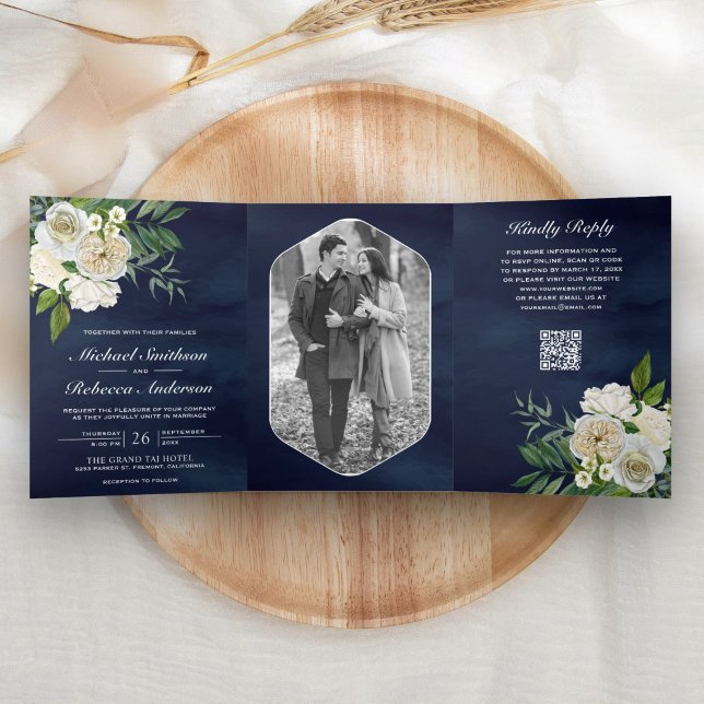 Invitation Trois Volets Ivory Roses Botanique Code QR Photo Mariage Navy (Créateur téléchargé)
