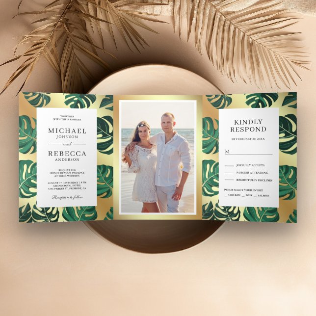 Invitation Trois Volets Mariage aux feuilles tropicales de Monstera vert e (Créateur téléchargé)