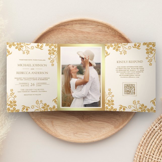 Invitation Trois Volets Mariage Code QR Feuilles Florales Crème Or (Créateur téléchargé)