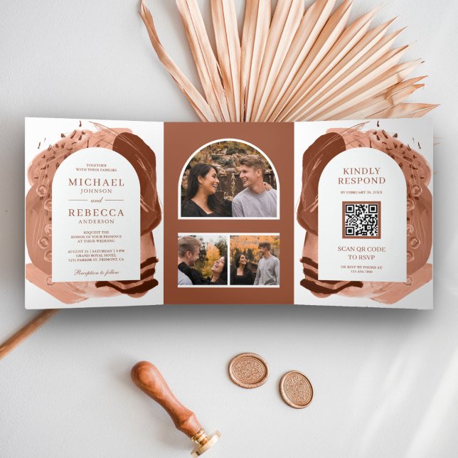 Invitation Trois Volets Mariage Code QR Traits de Pinceau Terracotta Arche (Créateur téléchargé)