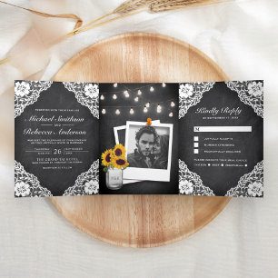 Invitation Trois Volets Mariage Guirlande de Lumières en Dentelle sur Tabl