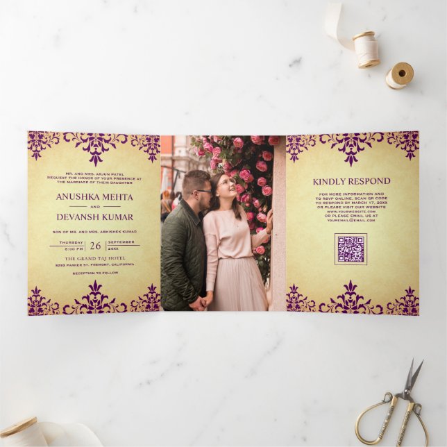 Invitation Trois Volets Mariage indien avec code QR Damassé Violet Rustiqu (Intérieur)