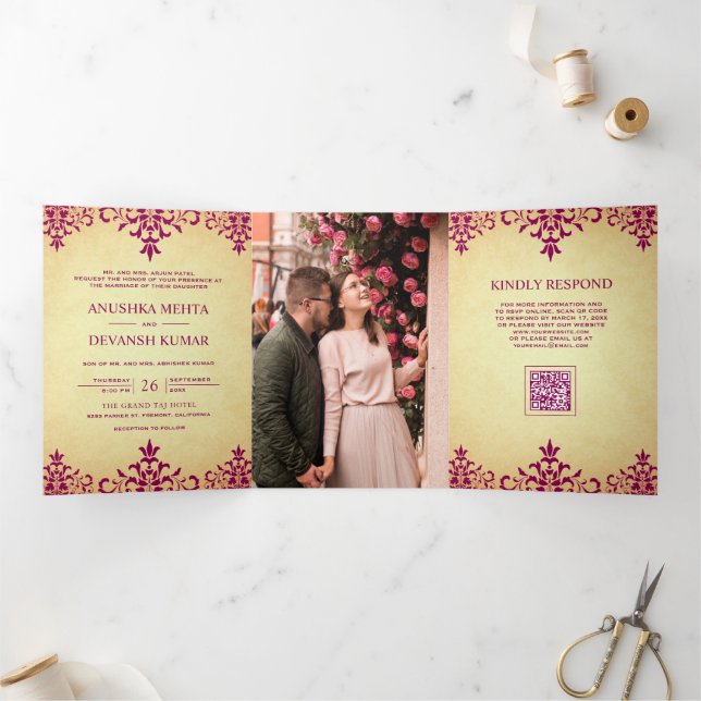 Invitation Trois Volets Mariage indien de code QR ethnique damassé rose vi (Intérieur)