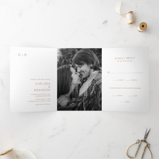 Invitation Trois Volets Mariage Moderne Photo Monogramme Marron (Intérieur)