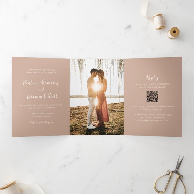 Invitation Trois Volets Mariage Moderne Terreux Neutre Code QR Simple (Intérieur)