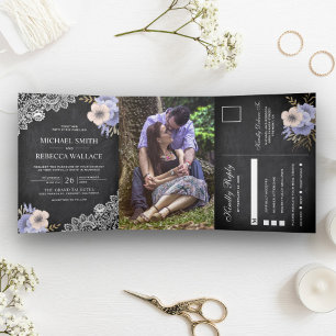 Invitation Trois Volets Mariage Photo Floral Violet Dentelle Tableau Noir