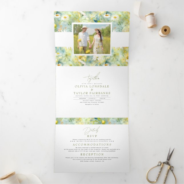 Invitation Trois Volets Meadow Fleurs sauvages Boho d'été Mariage photo (Intérieur)